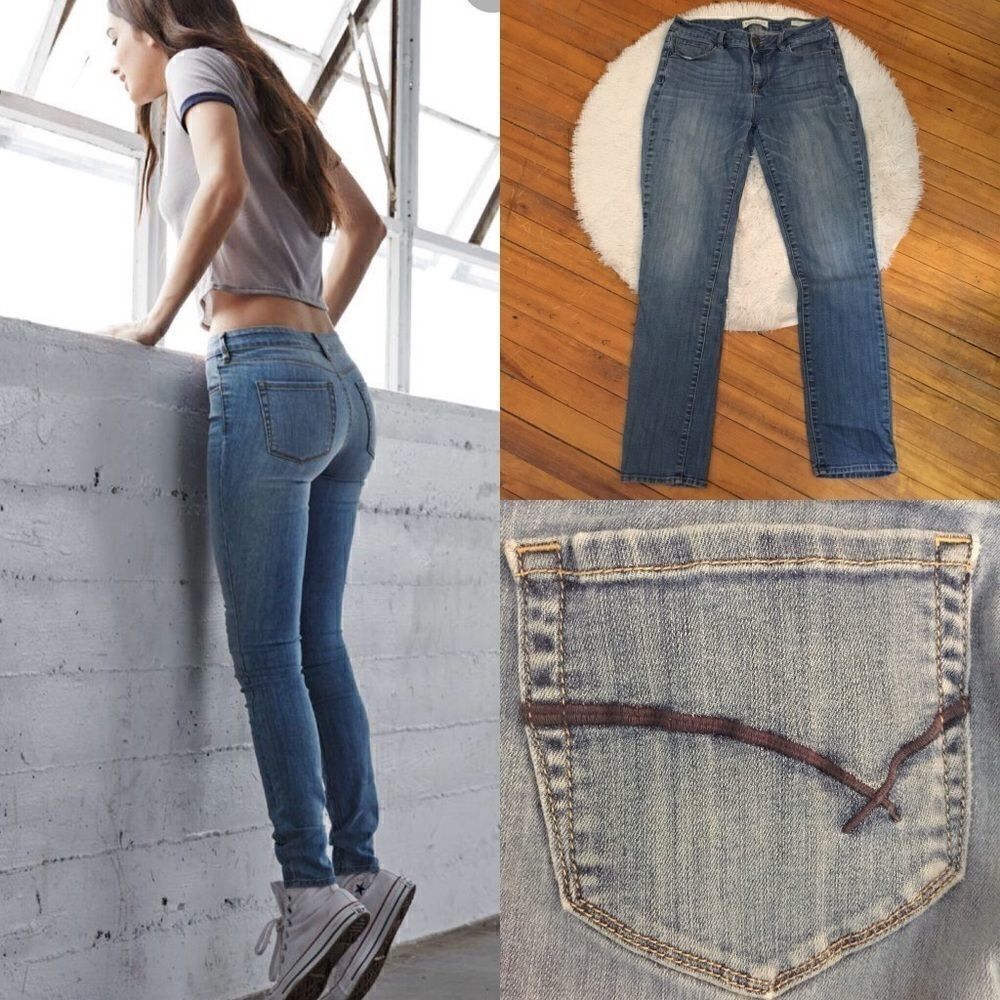 Bullhead Navy Embroidered back pocket skinny